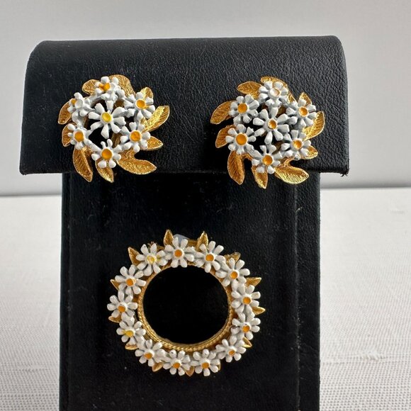 White Daisy Enamel Brooch & Earrings Set - Picture 1 of 8